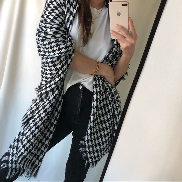 SOLD OUT — Houndstooth-Scarf - Picture 4 of 8